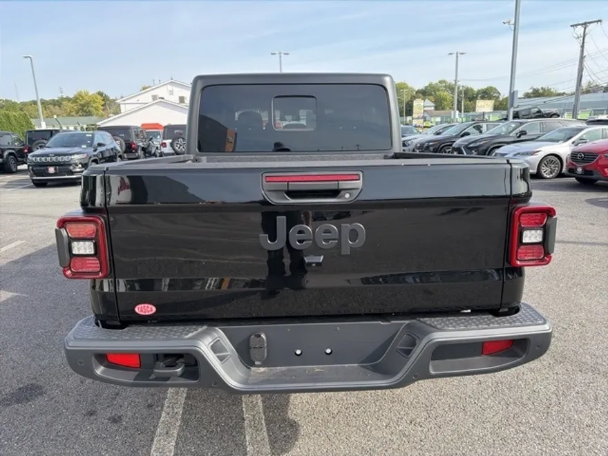 2025 Jeep Gladiator Sport S photo 1