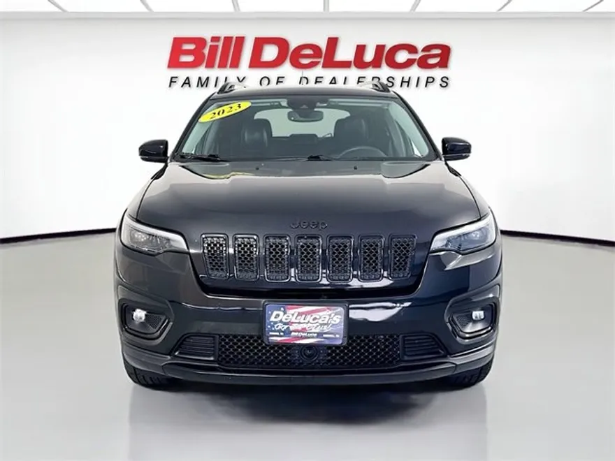 2023 Jeep Cherokee Altitude Lux photo 1
