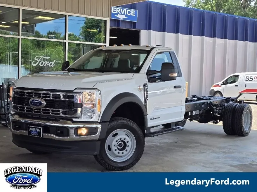 2025 Ford F-600 photo 1