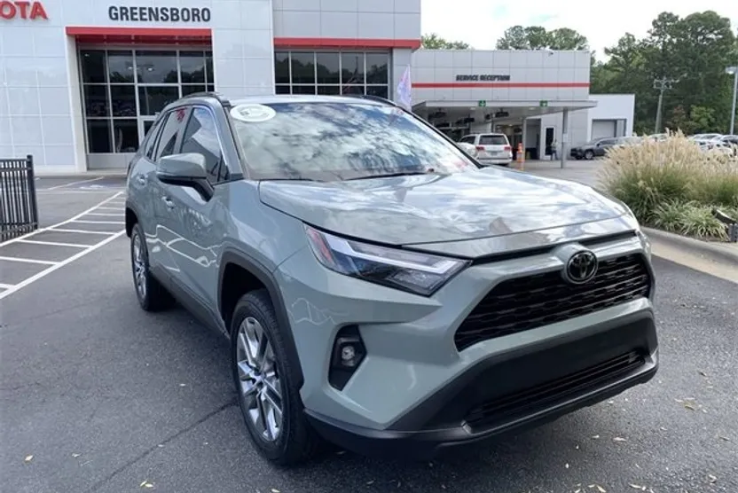 2023 Toyota RAV4 XLE Premium photo 1