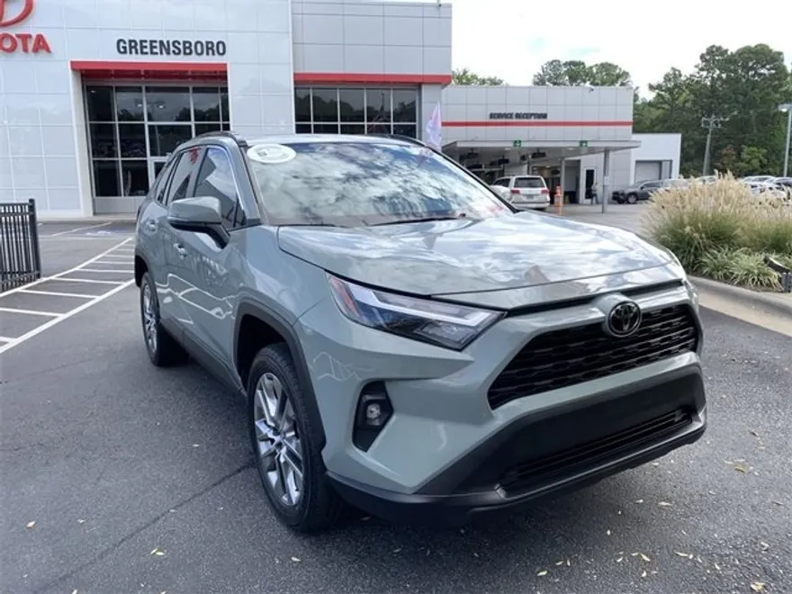 2023 Toyota RAV4 XLE Premium photo 1