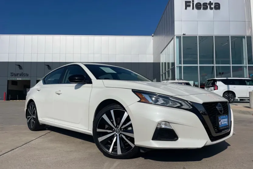 2022 Nissan Altima 2.5 SR photo 1