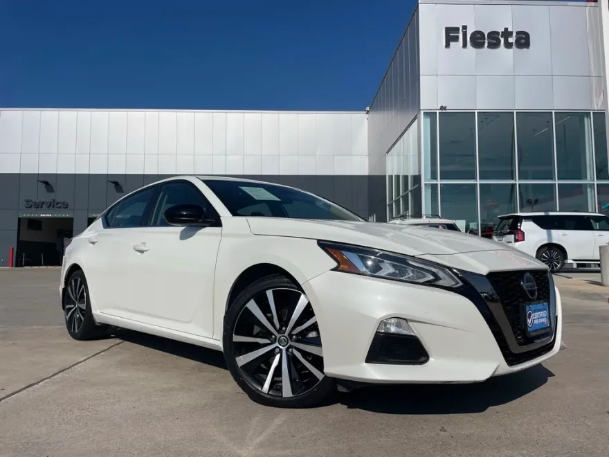 2022 Nissan Altima 2.5 SR photo 1
