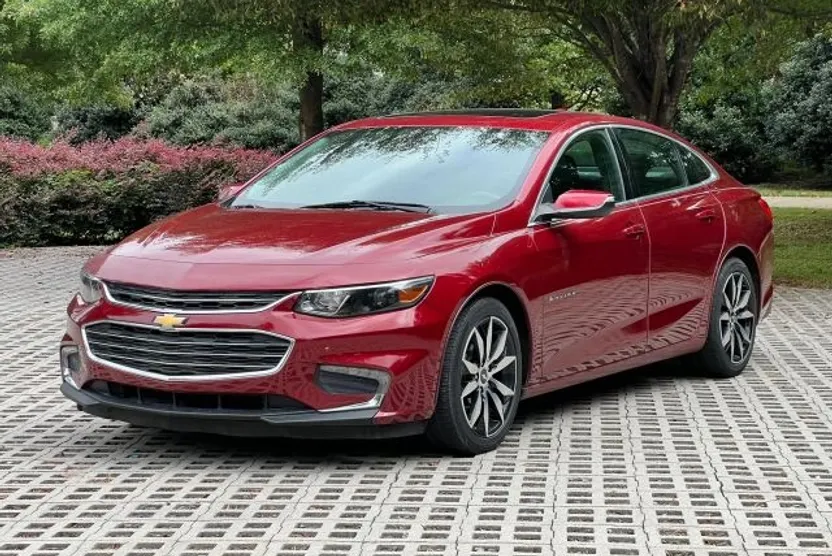 2017 Chevrolet Malibu 1LT photo 1