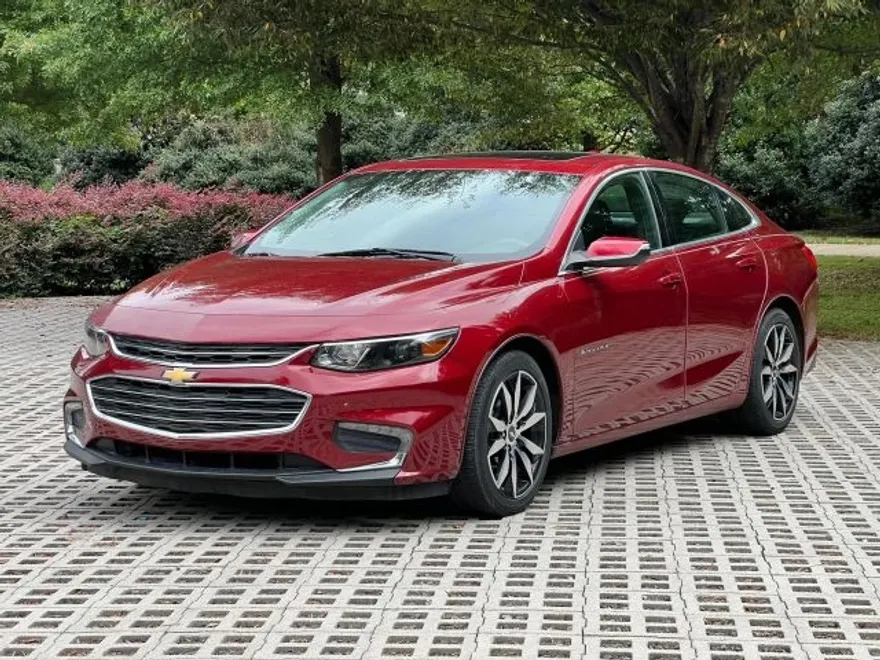 2017 Chevrolet Malibu 1LT photo 1
