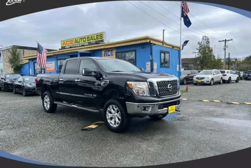 2017 Nissan Titan photo 1