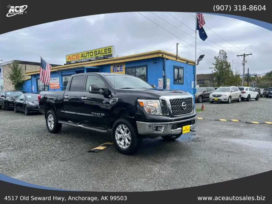 2017 Nissan Titan photo 1