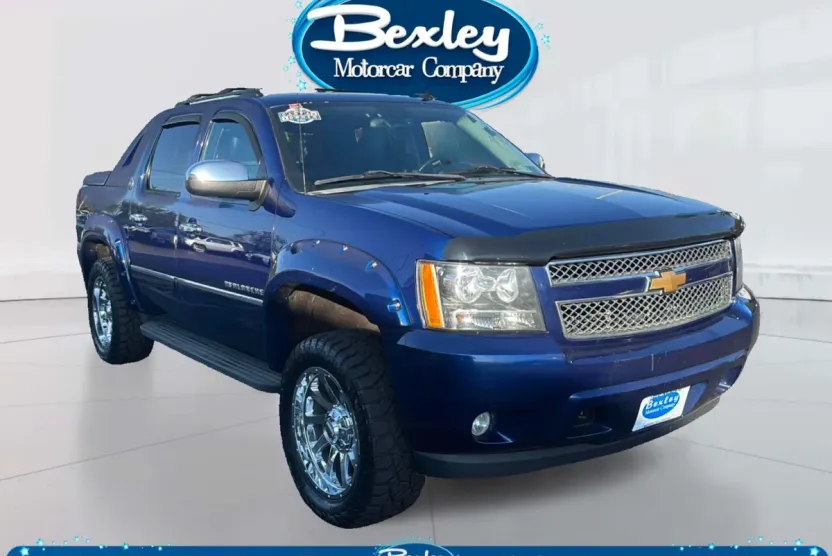 2013 Chevrolet Avalanche LTZ photo 1