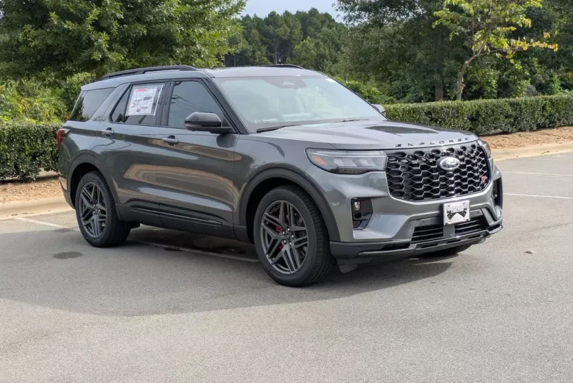 2025 Ford Explorer ST photo 1