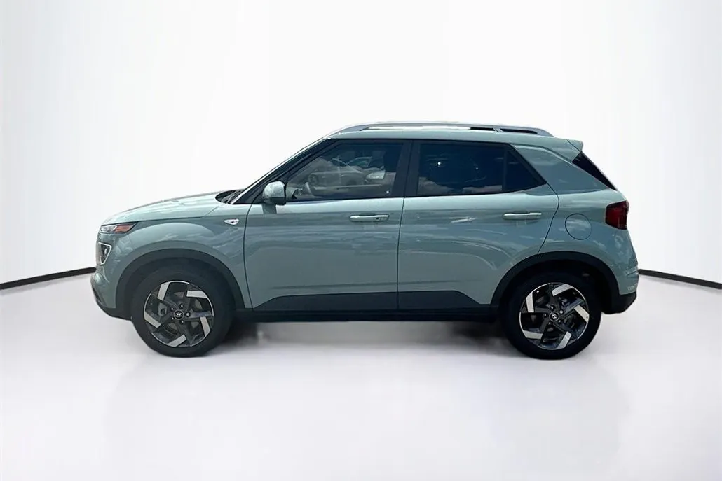2025 Hyundai Venue Limited photo 1