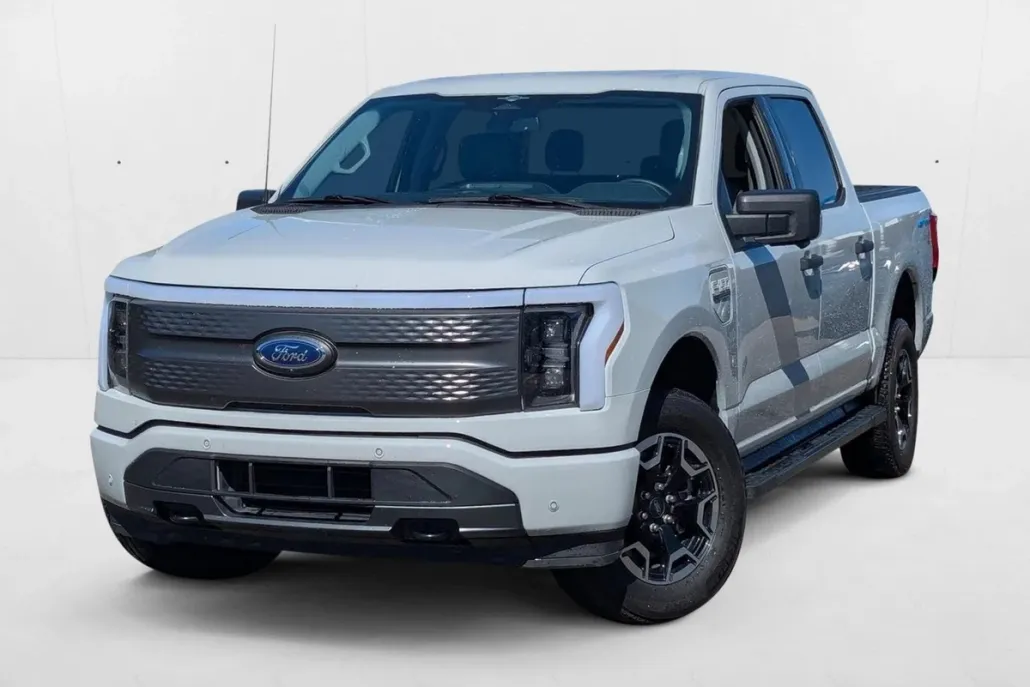 2023 Ford F-150 Lightning XLT photo 1