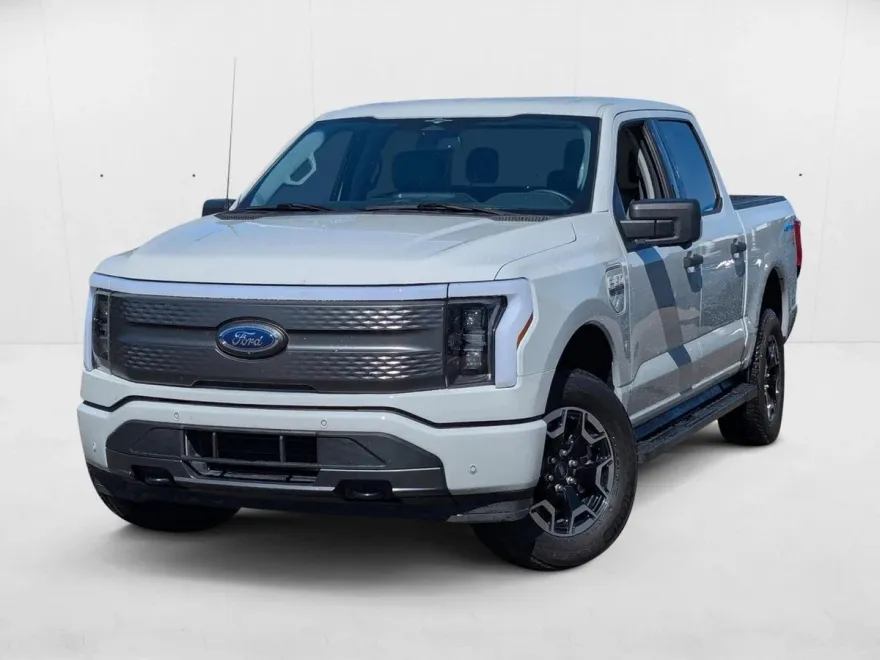 2023 Ford F-150 Lightning XLT photo 1