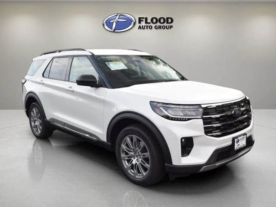 2025 Ford Explorer photo 1