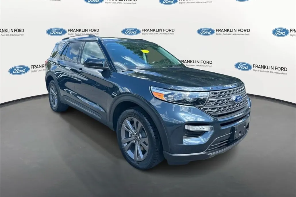 2022 Ford Explorer XLT photo 1