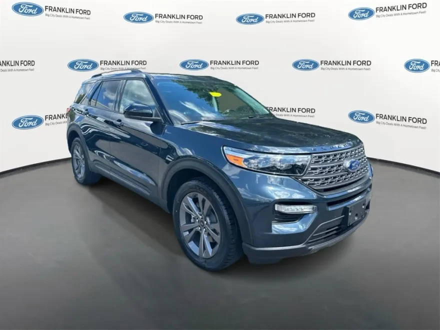 2022 Ford Explorer XLT photo 1