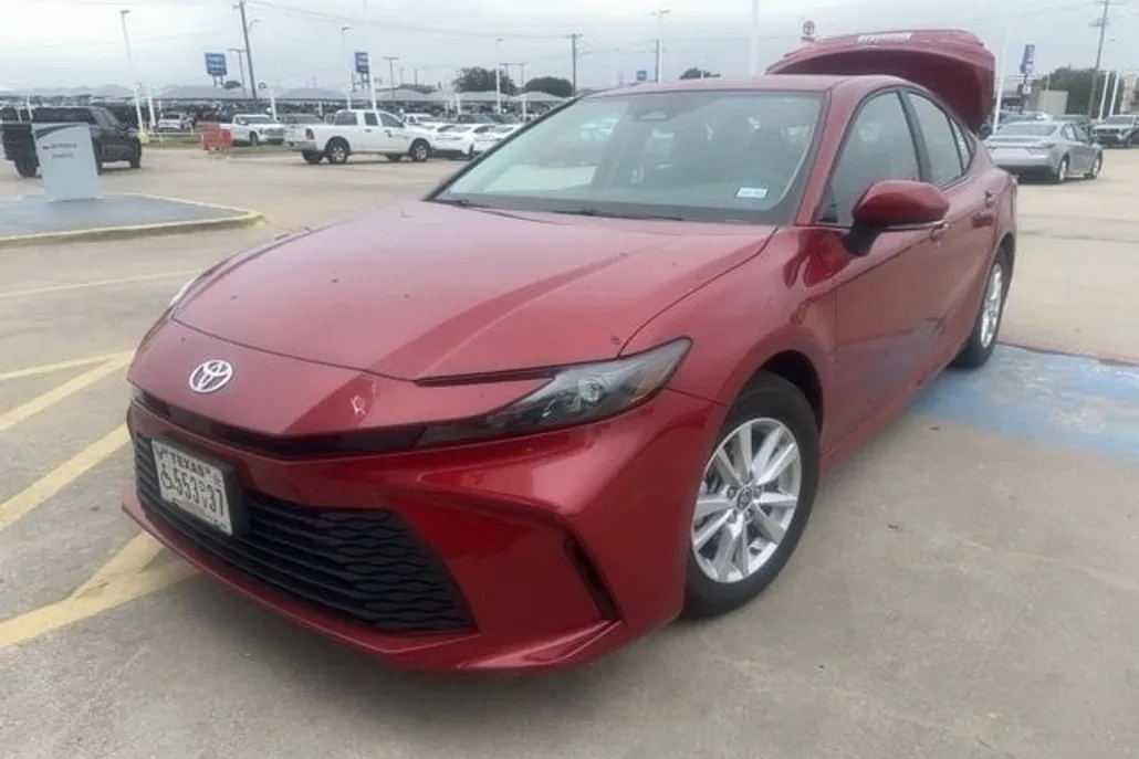 2025 Toyota Camry LE photo 1