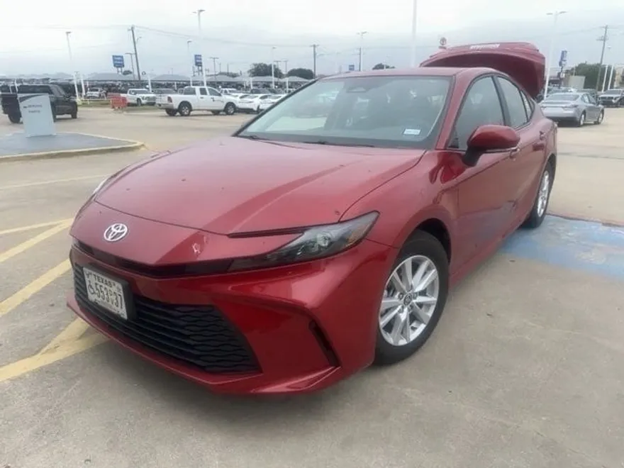 2025 Toyota Camry LE photo 1