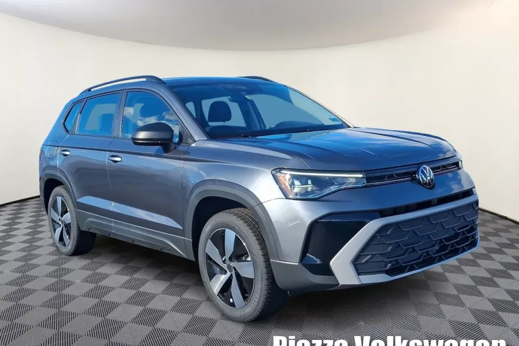 2025 Volkswagen Taos S photo 1