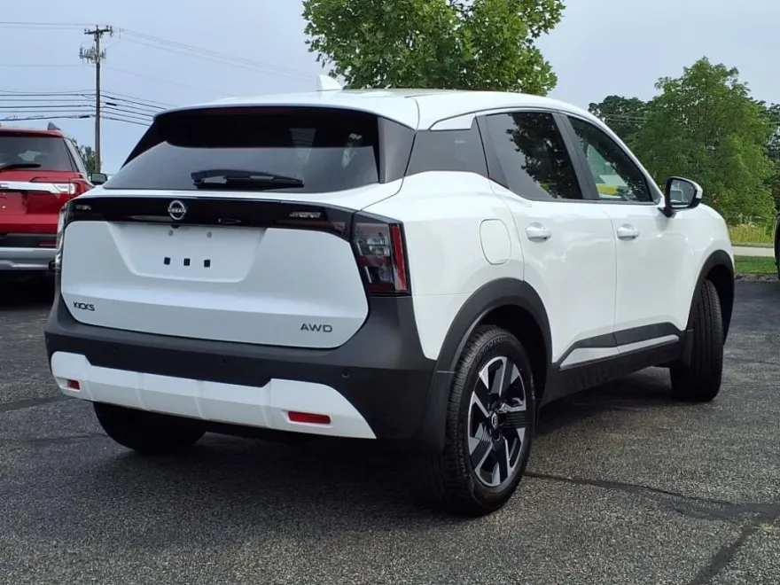 2025 Nissan Kicks SV photo 1