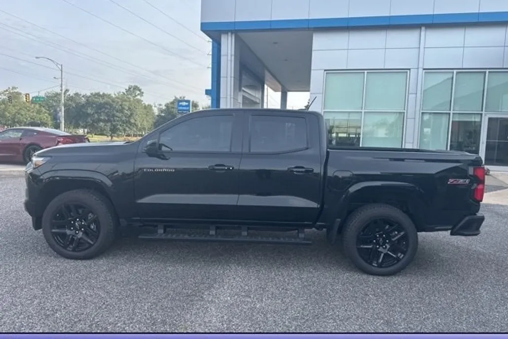 2025 Chevrolet Colorado Z71 photo 1