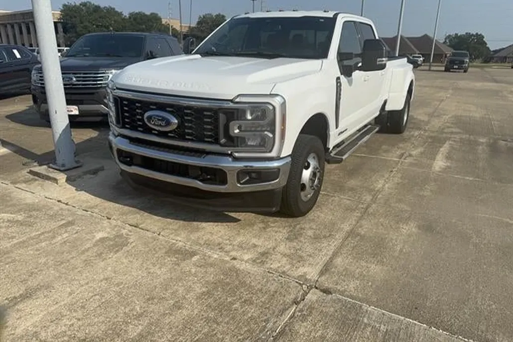 2024 Ford F-350 Lariat photo 1