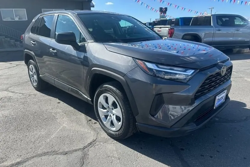 2024 Toyota RAV4 LE photo 1