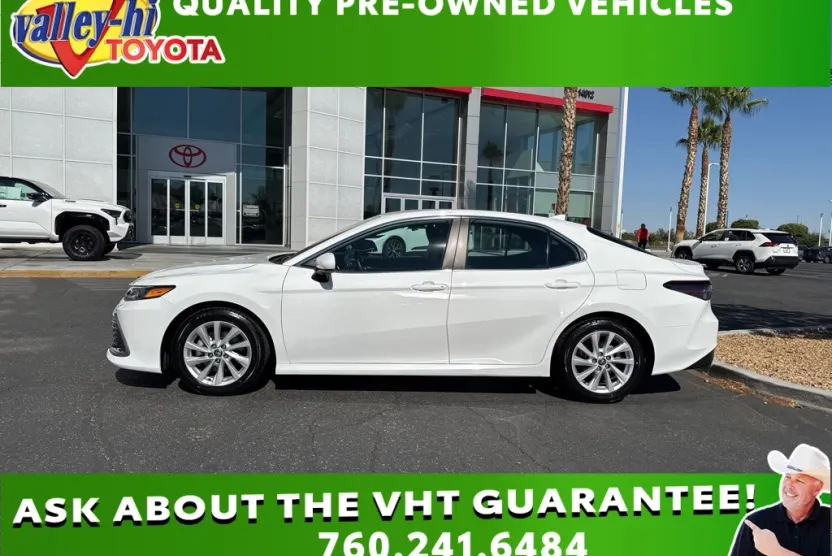 2023 Toyota Camry LE photo 1