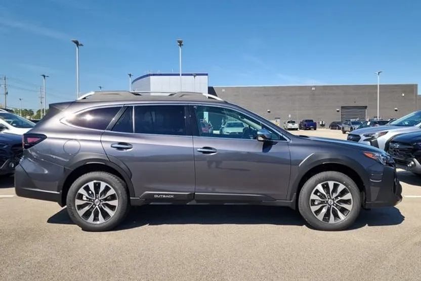 2025 Subaru Outback Touring XT photo 1