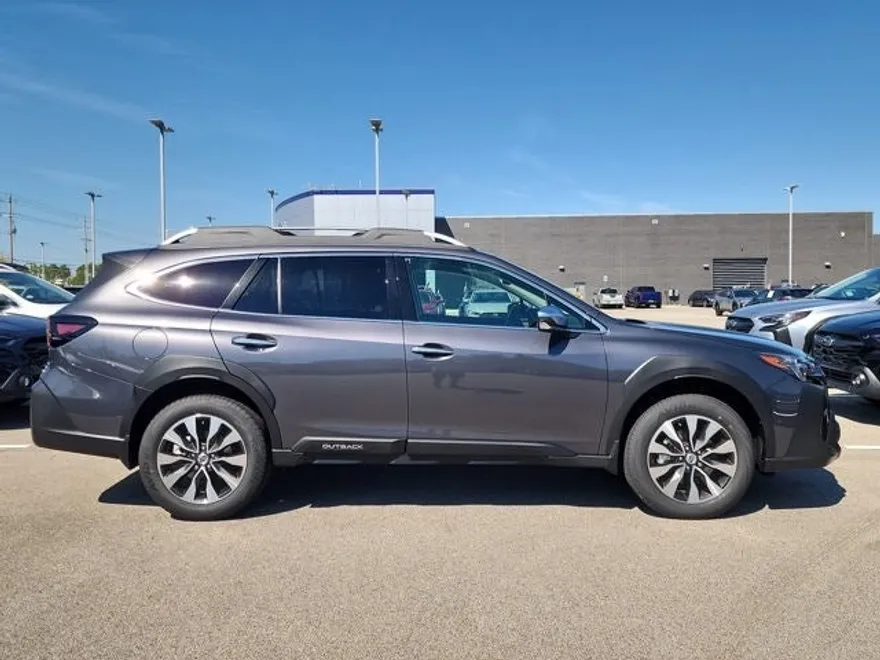 2025 Subaru Outback Touring XT photo 1