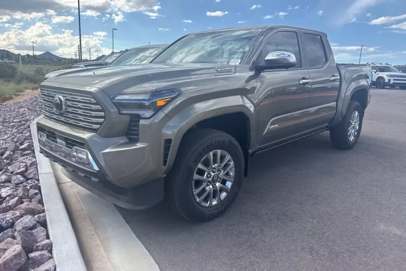 2025 Toyota Tacoma Limited photo 1