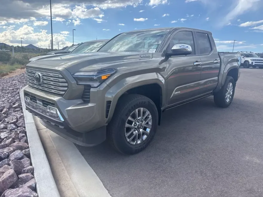 2025 Toyota Tacoma Limited photo 1