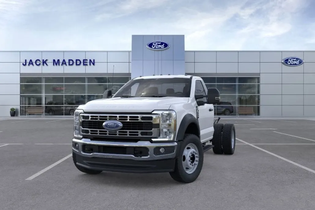 2025 Ford F-550 photo 1