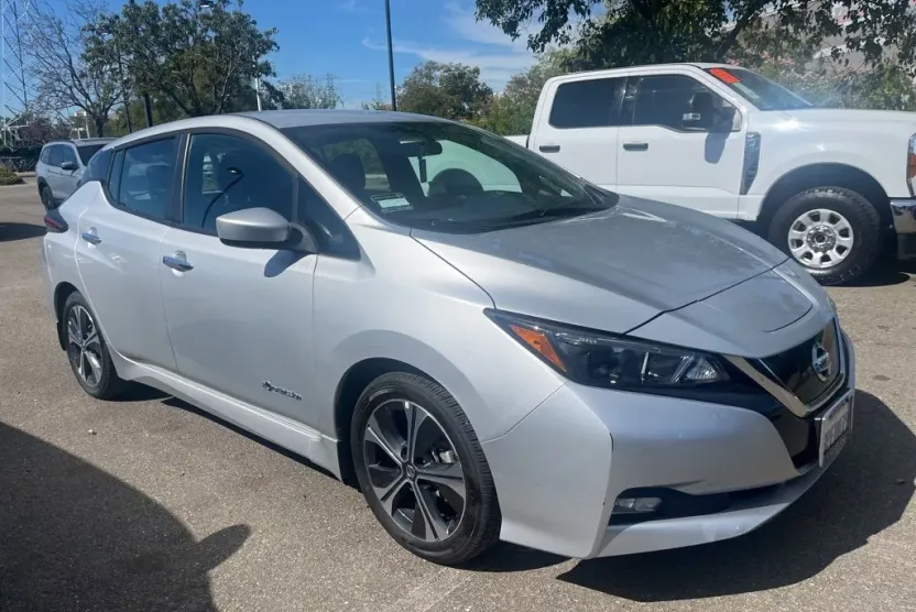 2019 Nissan Leaf SV photo 1