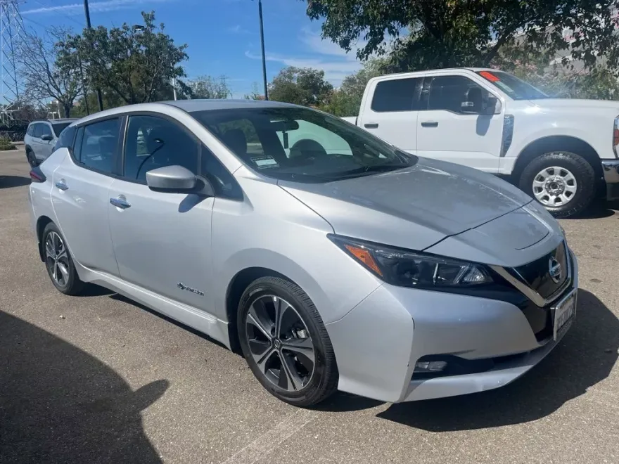 2019 Nissan Leaf SV photo 1