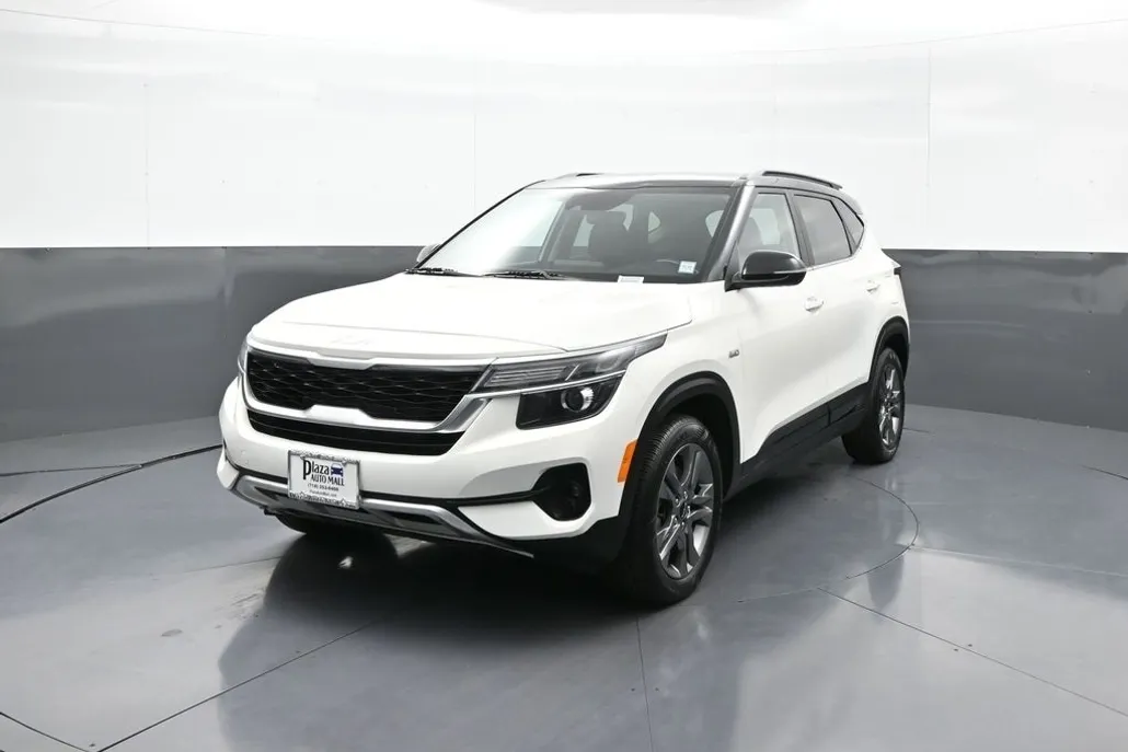 2023 Kia Seltos S photo 1