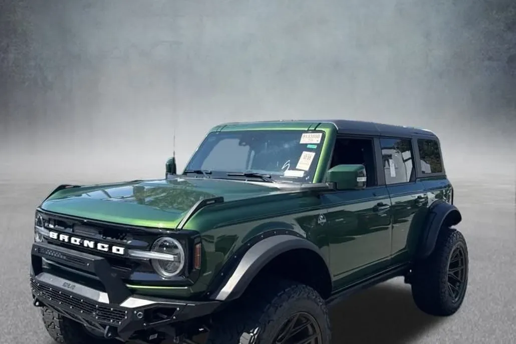 2023 Ford Bronco Outer Banks photo 1