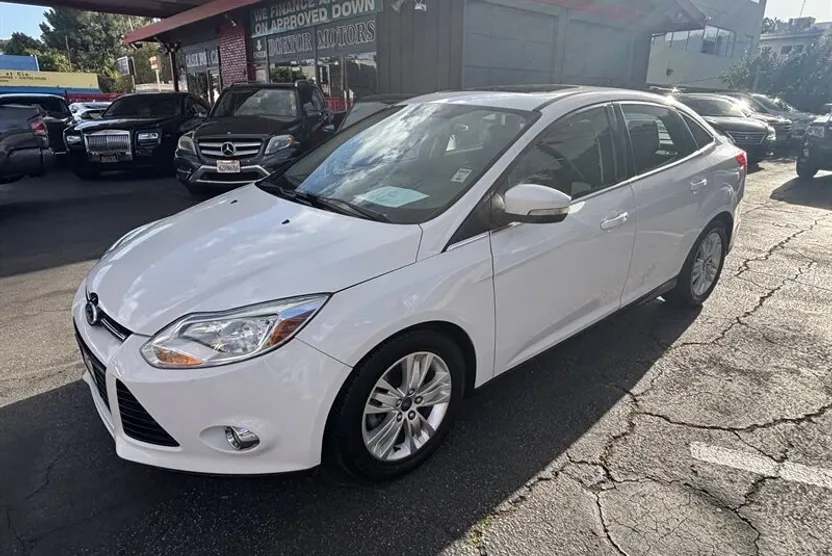 2012 Ford Focus SEL photo 1