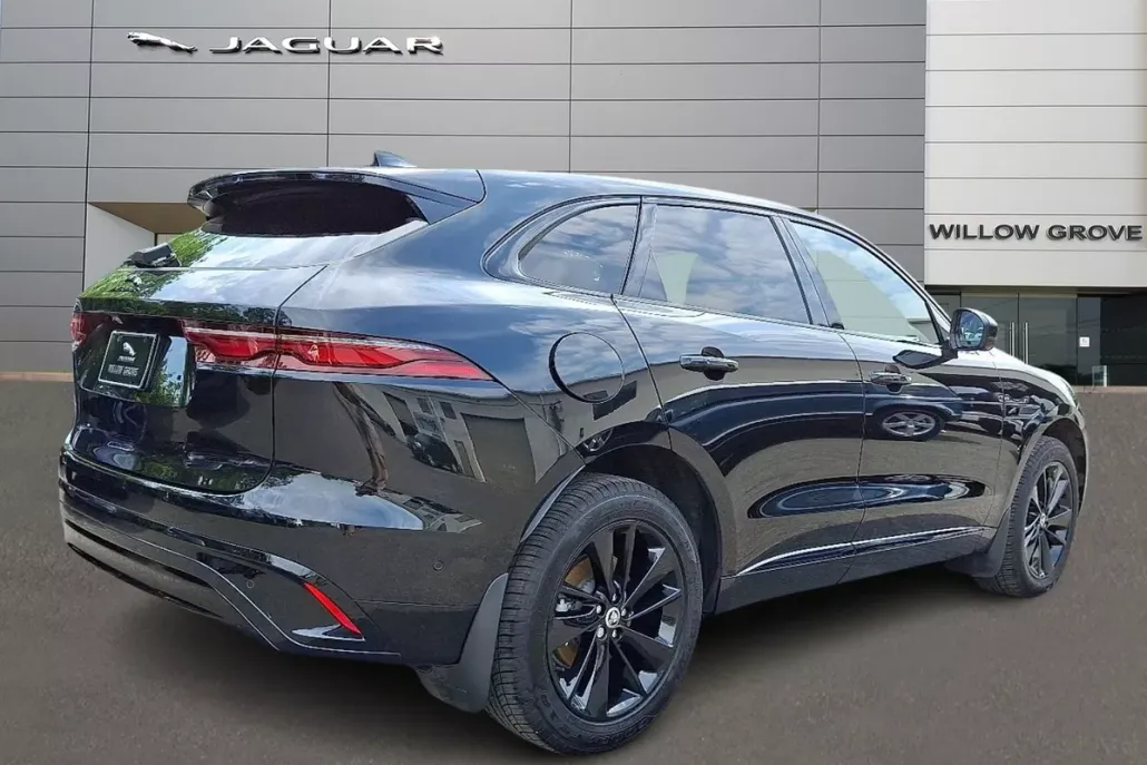 2025 Jaguar F-PACE R-Dynamic S P250 photo 1