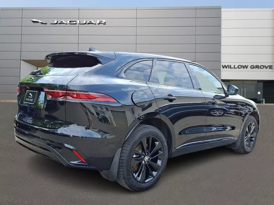 2025 Jaguar F-PACE R-Dynamic S P250 photo 1