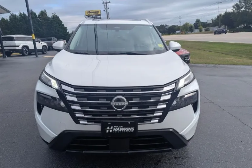 2024 Nissan Rogue SV photo 1