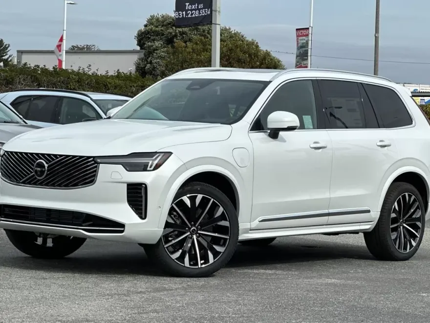 2025 Volvo XC90 T8 Plus photo 1