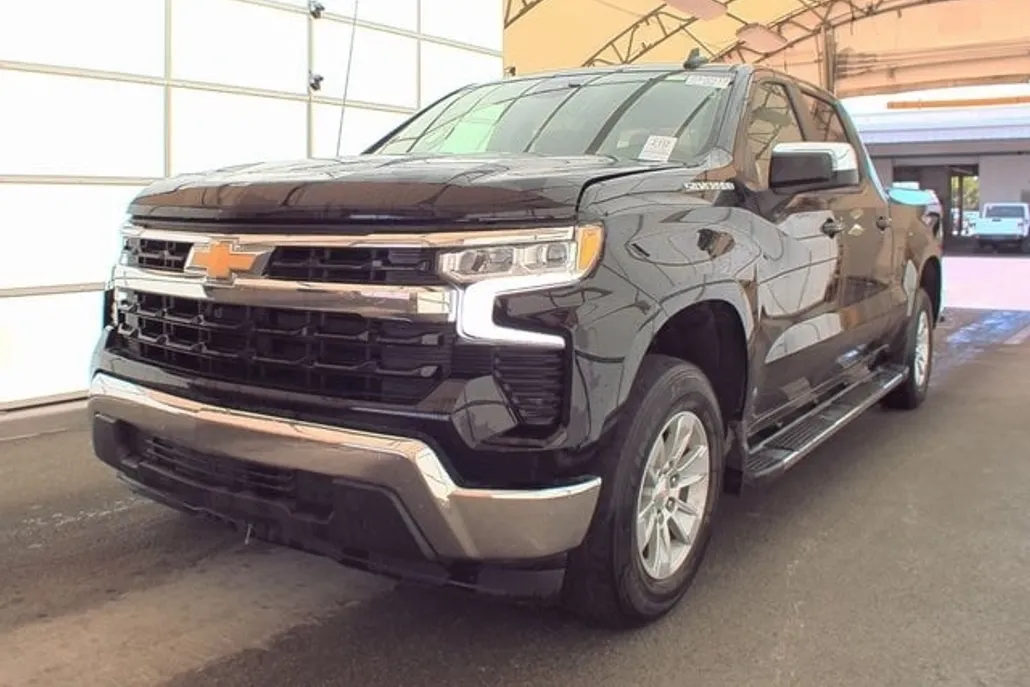 2024 Chevrolet Silverado 1500 LT photo 1