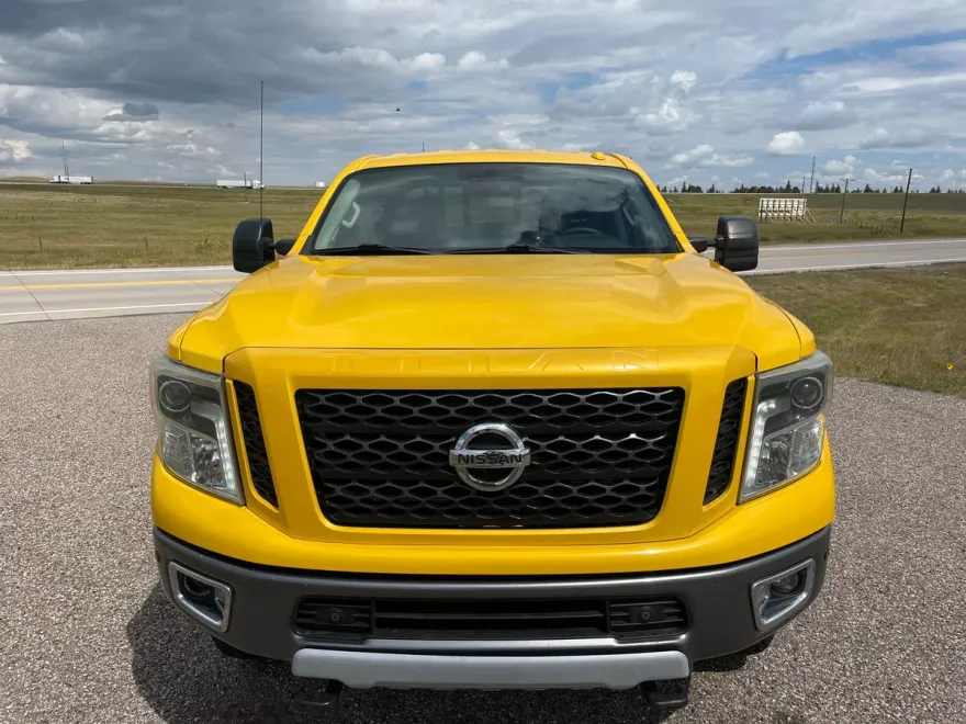 2016 Nissan Titan PRO-4X photo 1