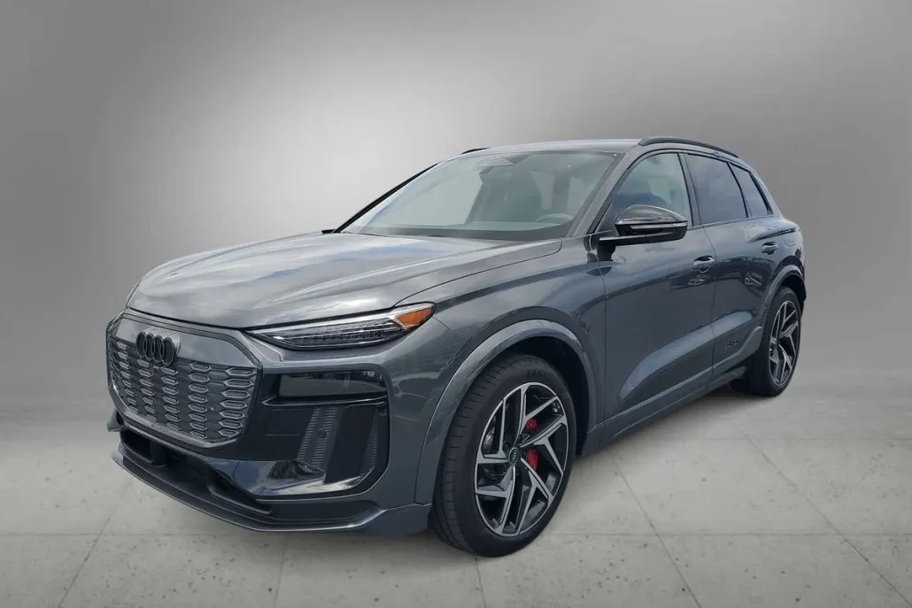 2025 Audi SQ6 photo 1