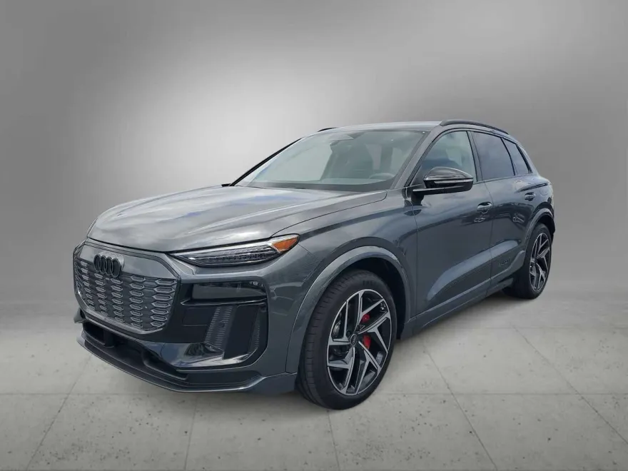 2025 Audi SQ6 photo 1