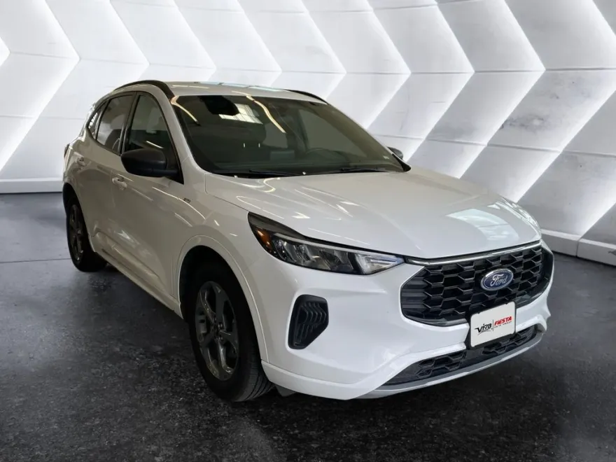 2023 Ford Escape ST-Line photo 1