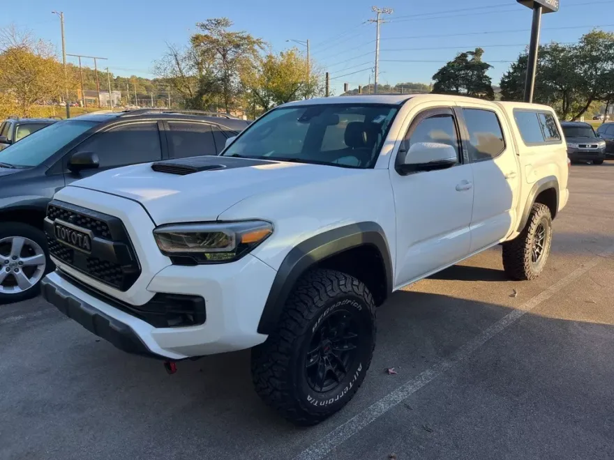 2020 Toyota Tacoma SR5 photo 1
