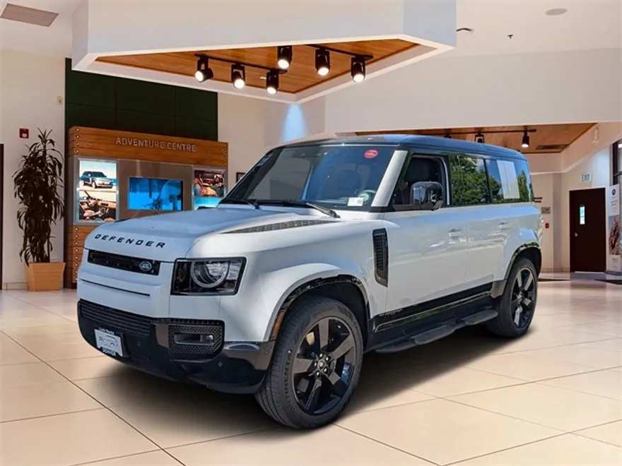 2025 Land Rover Defender 110 V8 photo 1