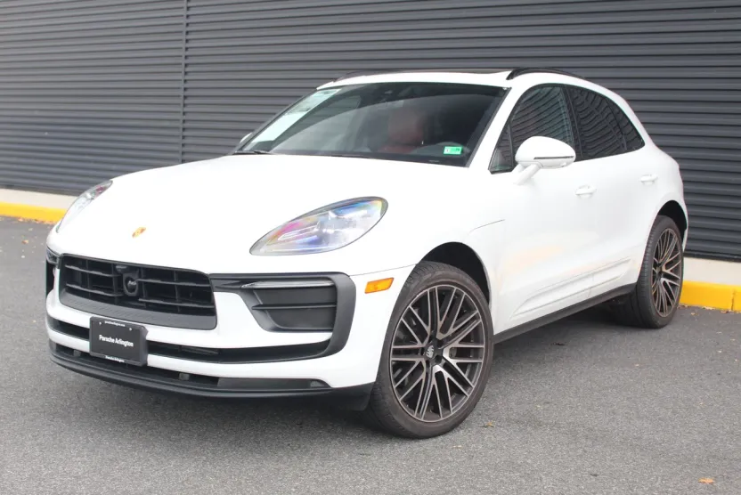 2025 Porsche Macan photo 1