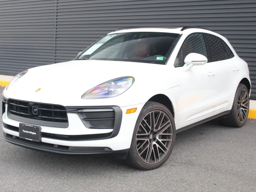 2025 Porsche Macan photo 1
